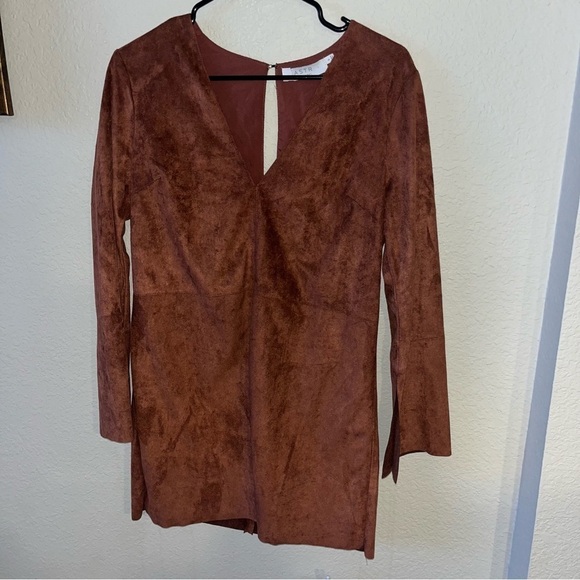 ASTR the Label Faux Suede Shift Mini Dress With Slit Sleeves Size Small - Picture 1 of 9